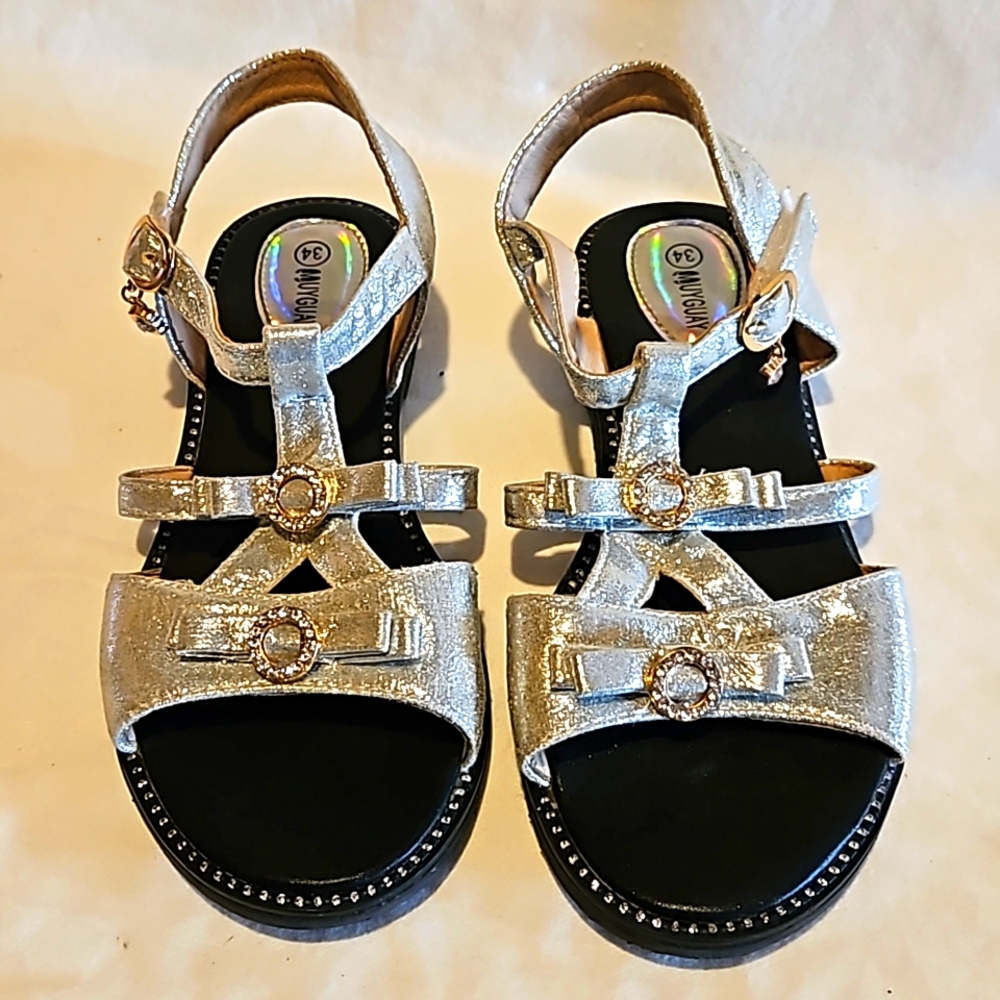 Girls sandals. Size 3.5